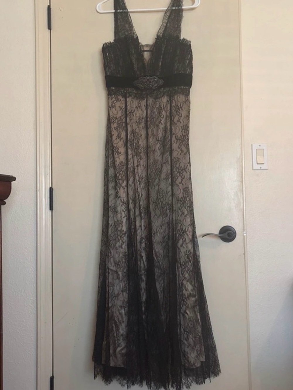 Elie Tahari Black Lace V-Neck Evening Gown
